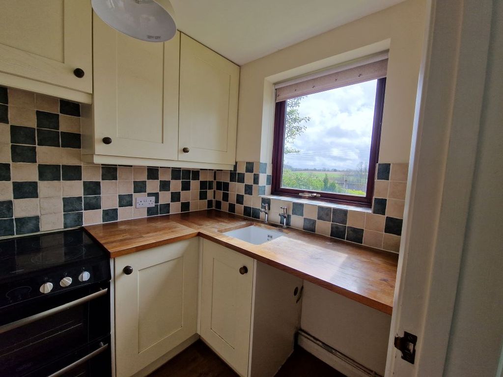 Property photo 2 of 8 Kitchen