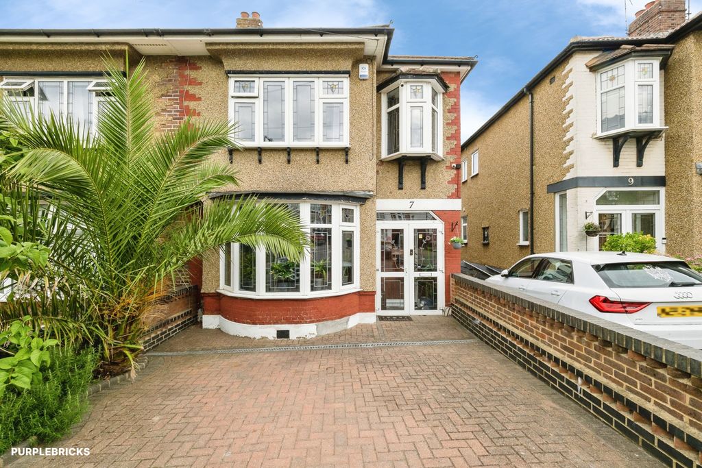 Property photo 1 of 40