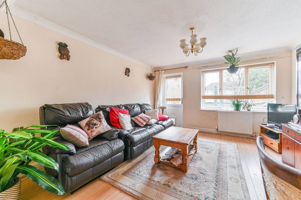 Property photo 3 of 9