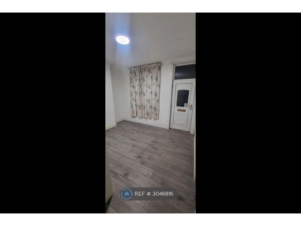 Property photo 1 of 12 Living Room