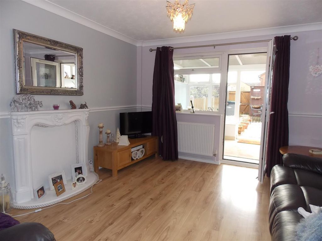 Property photo 3 of 6 Lounge.Jpg