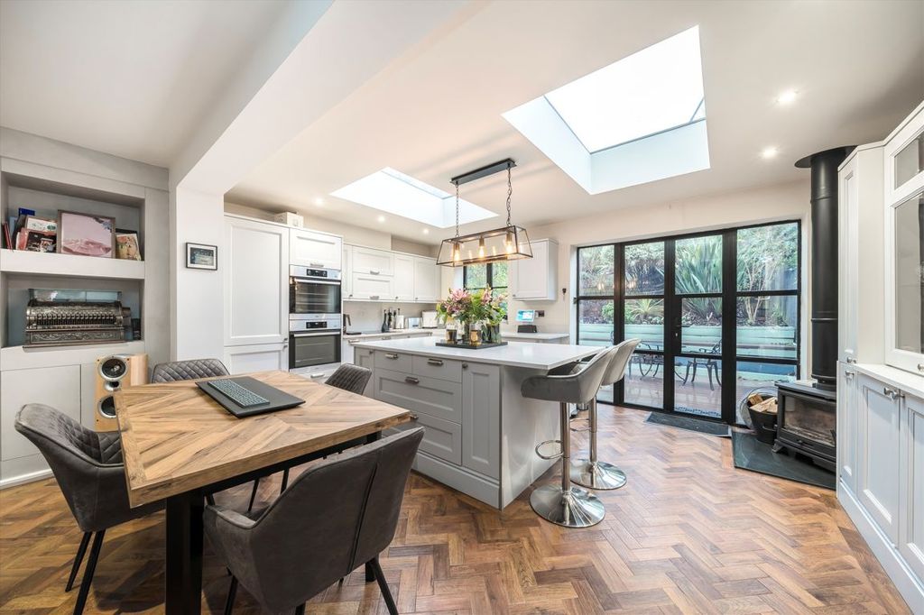 Property photo 3 of 12