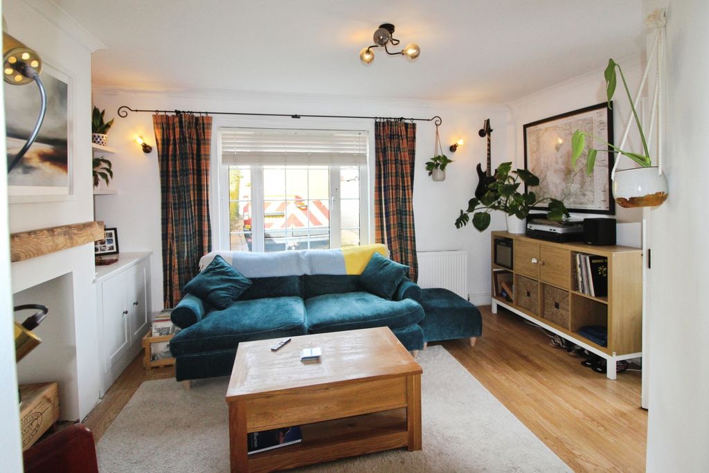Property photo 2 of 17
