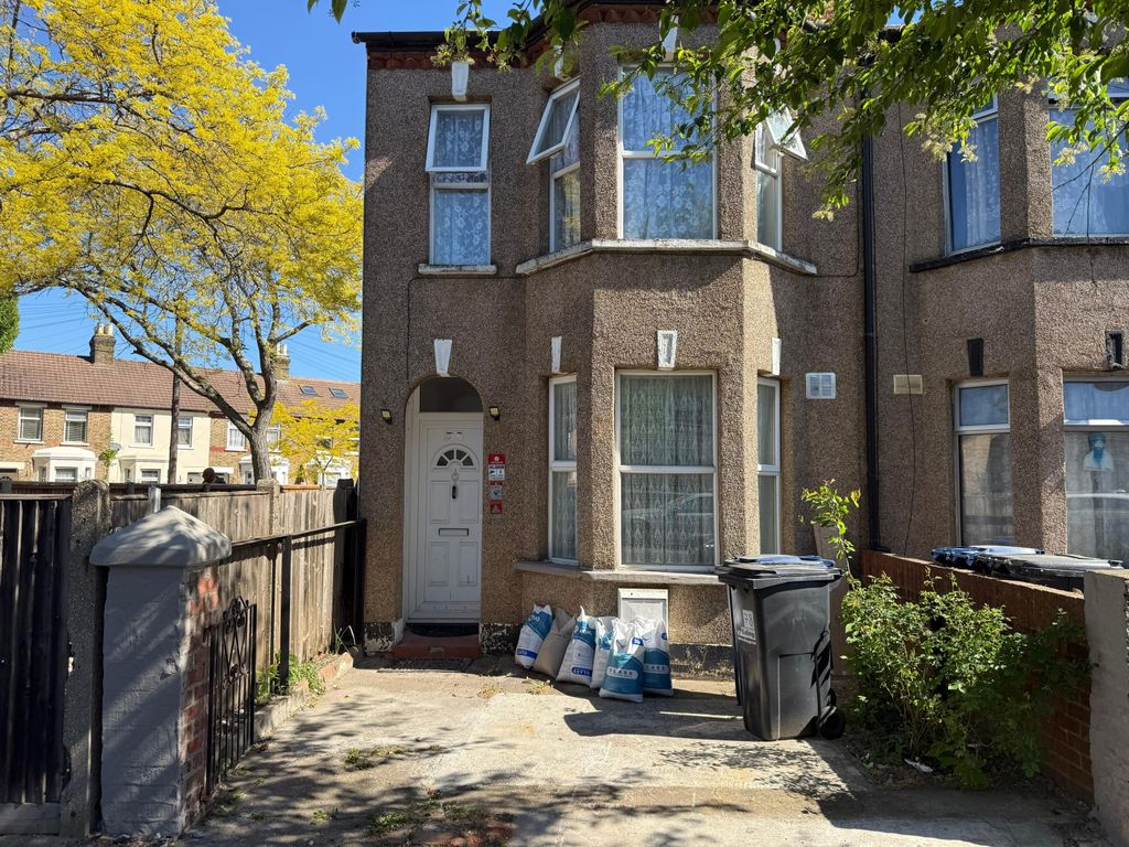 Property photo 1 of 11 3/4 Bedroom Family Home Â€“ Dudley Road, Southall Ub2