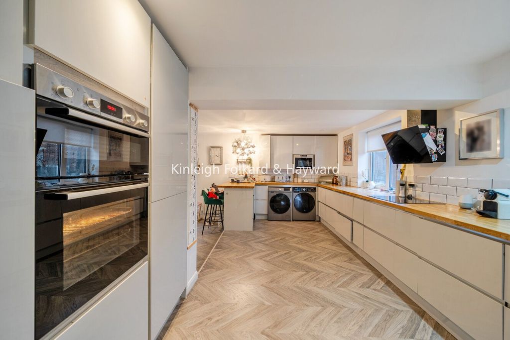 Property photo 2 of 20 Picture No. 14