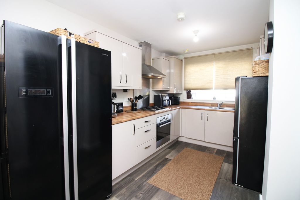 Property photo 2 of 24