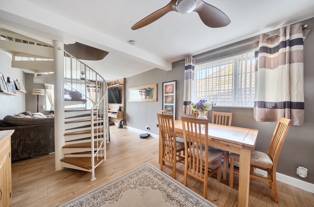 Property photo 3 of 17 1410576-21-698A06...