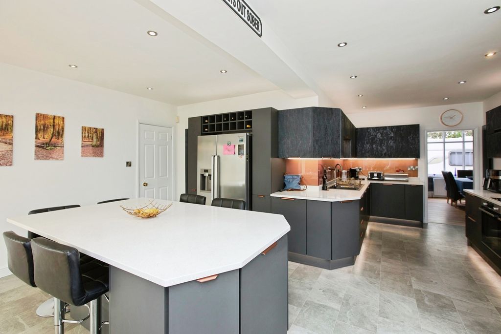 Property photo 2 of 26 Pbox-Img.Jpg