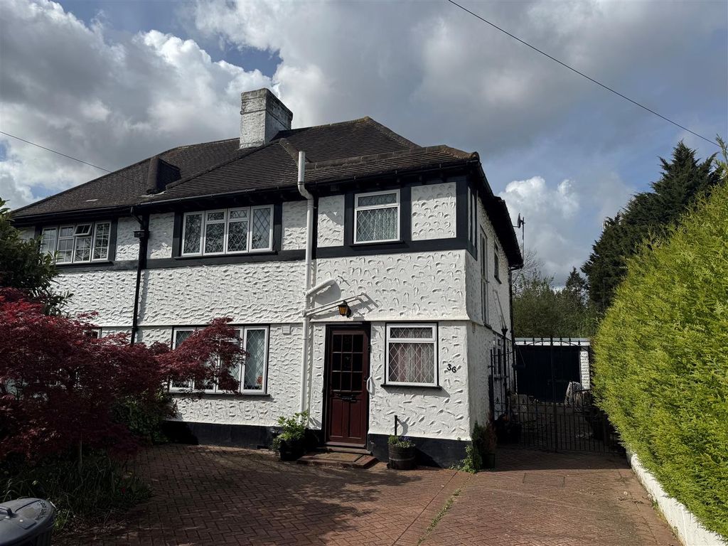 Property photo 1 of 14 36 Tudor Way.Jpg