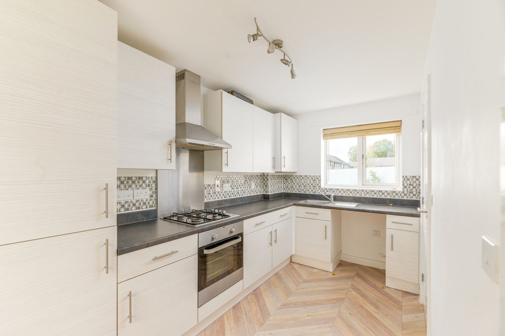 Property photo 3 of 21 08