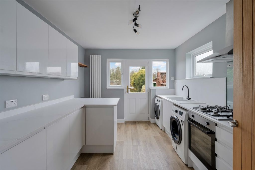 Property photo 3 of 14 Nork Rise, 26 (16 From 27)-7.Jpg