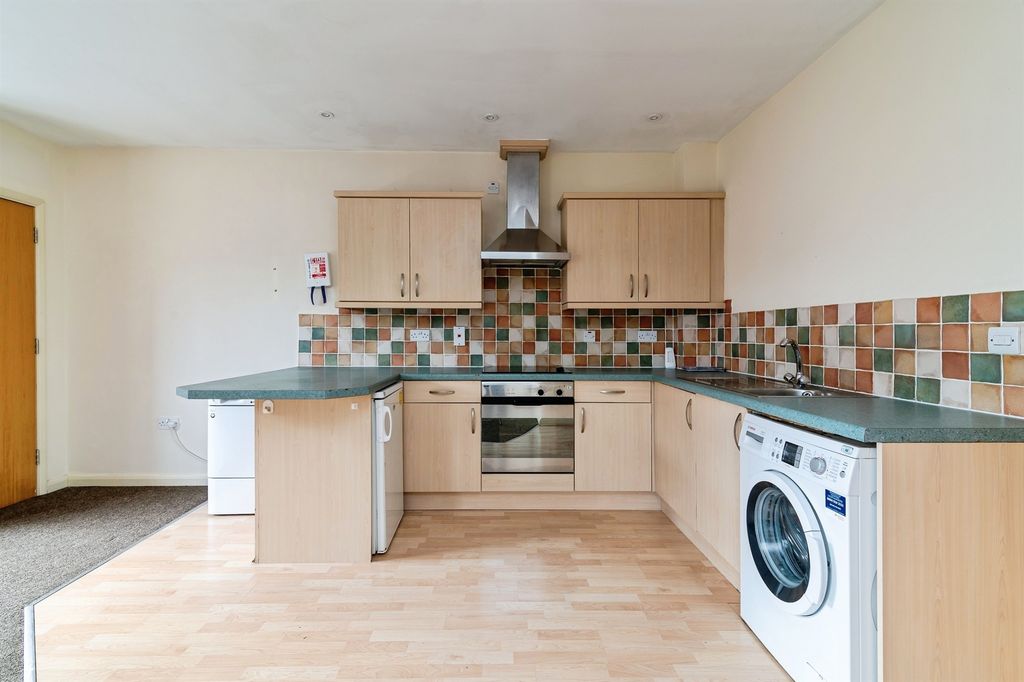 Property photo 2 of 32