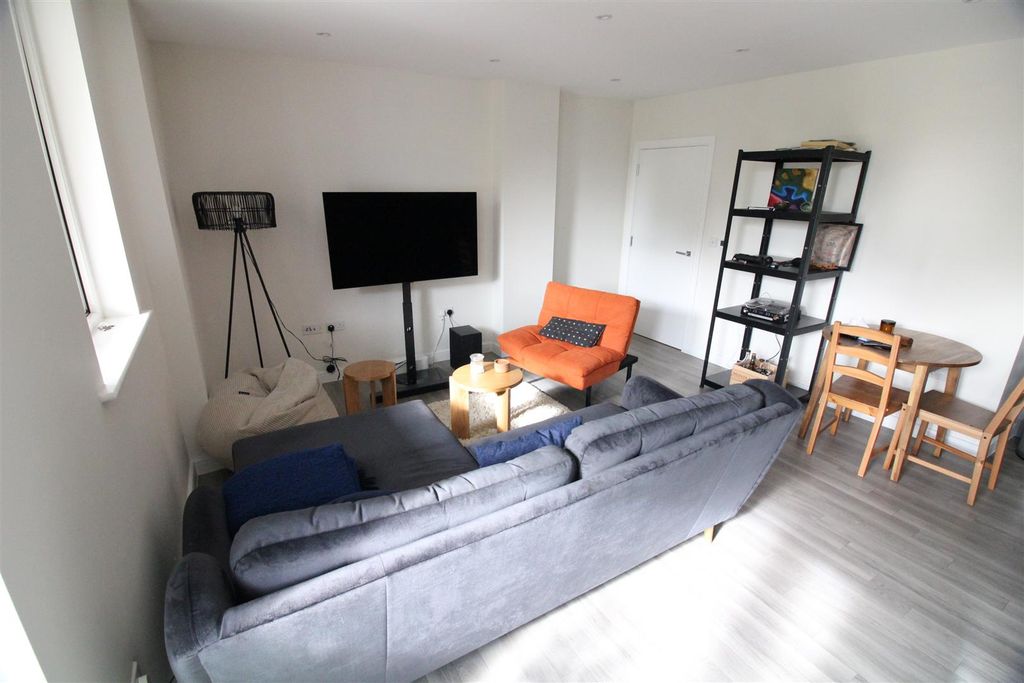 Property photo 3 of 10 61099391-C6D6-43Eb-Ae47-27B97Ea849A5.Jpeg