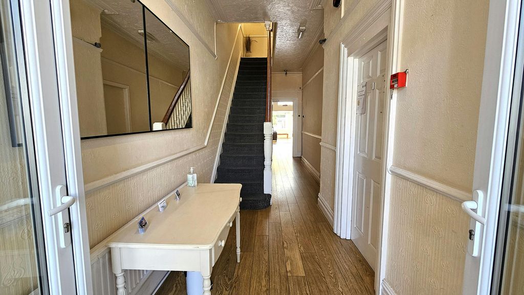 Property photo 2 of 11 20250704_122122E.Jpg