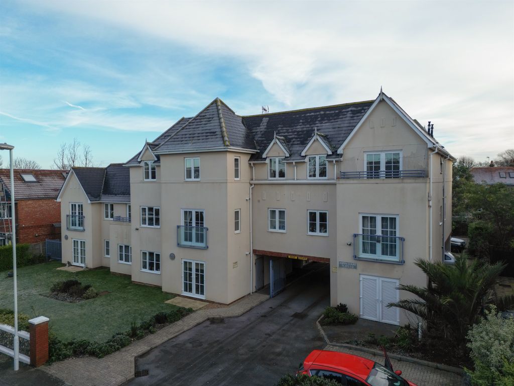 2 bed flat for sale West Worthing