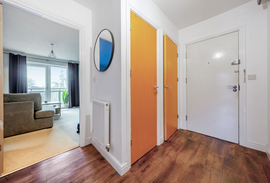 Property photo 2 of 17 1382675-11-691E08...