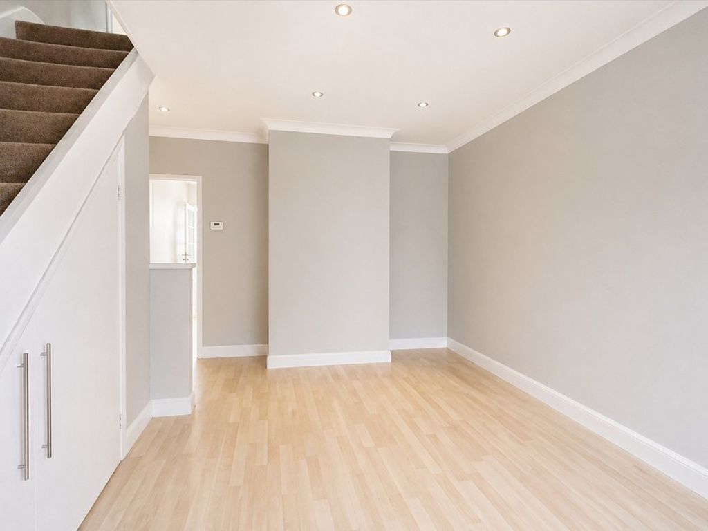 Property photo 3 of 9 Photo 1