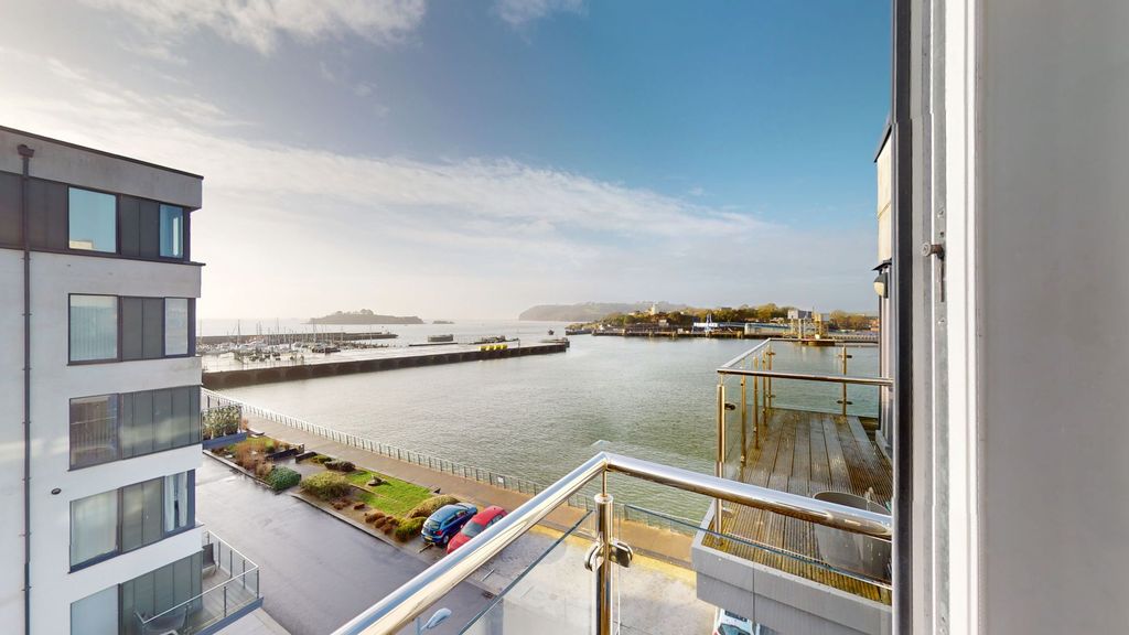 Property photo 2 of 9