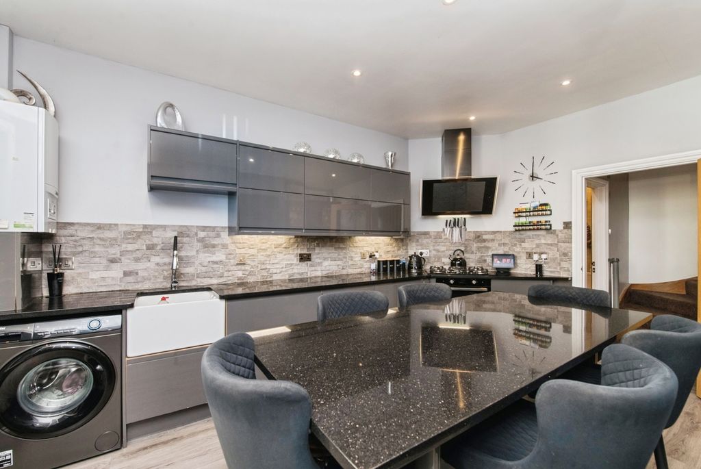 Property photo 3 of 25 Pbox-Img.Jpg