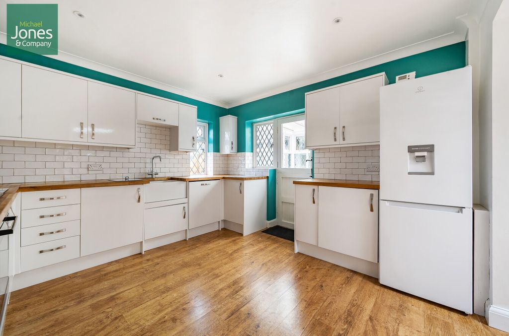 Property photo 2 of 12 Kitchen