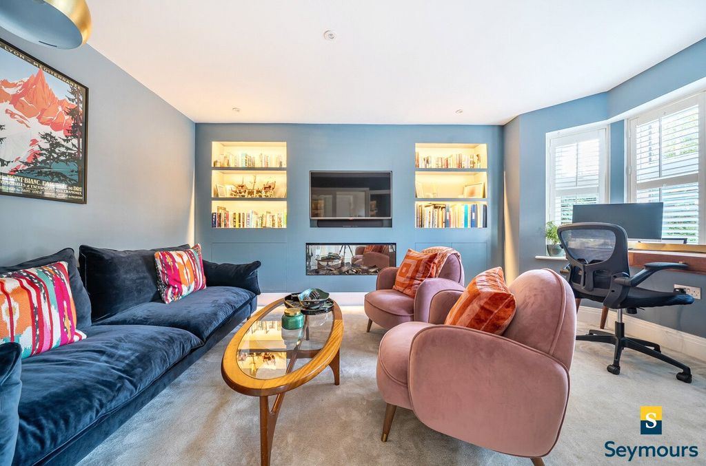 Property photo 3 of 29 Sitting Room