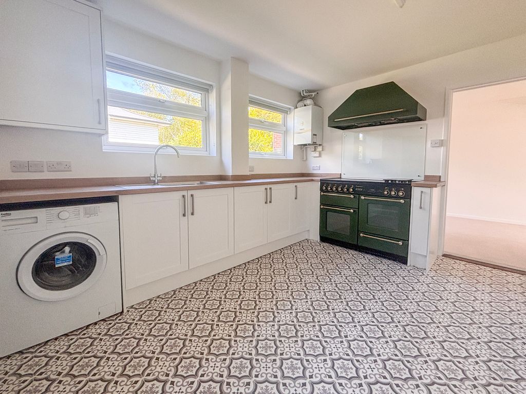 Property photo 2 of 14 Kitchen