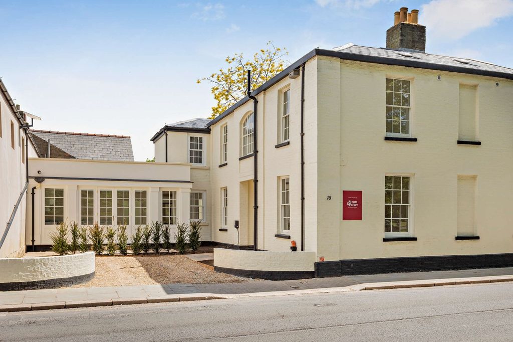 Property photo 1 of 17 Picture No. 02