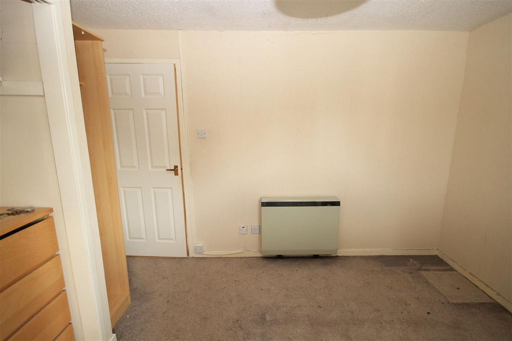 Property photo 3 of 7 Bedroom 1