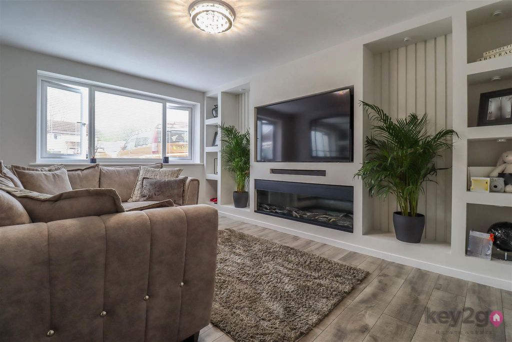 Property photo 1 of 20 17 Westcroft Grove.Jpg