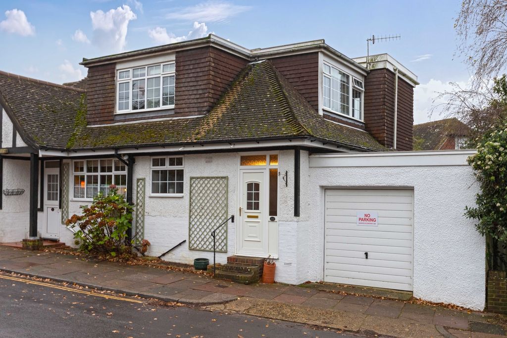 Property photo 1 of 33 Furze Road_32