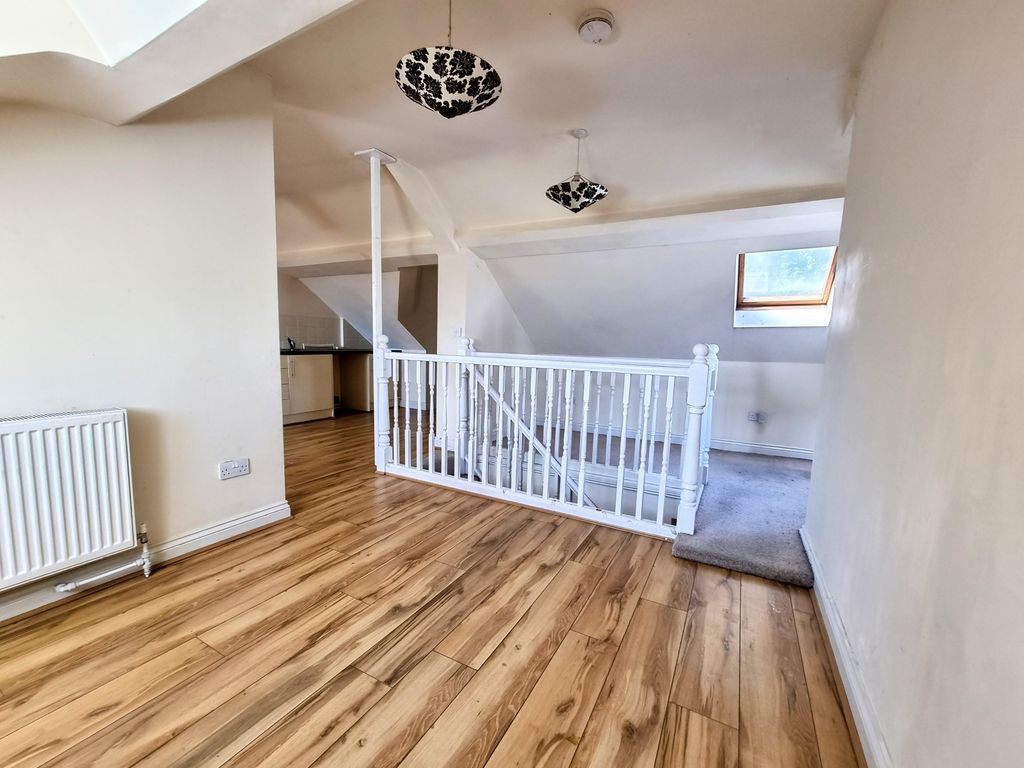 Property photo 3 of 8 Bedroom 1