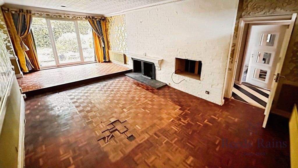 Property photo 2 of 15 Lounge