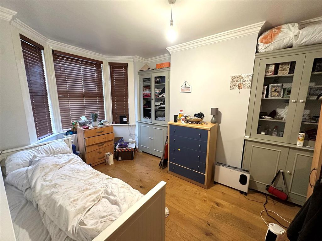 Property photo 2 of 8 Coopers Estate Agents