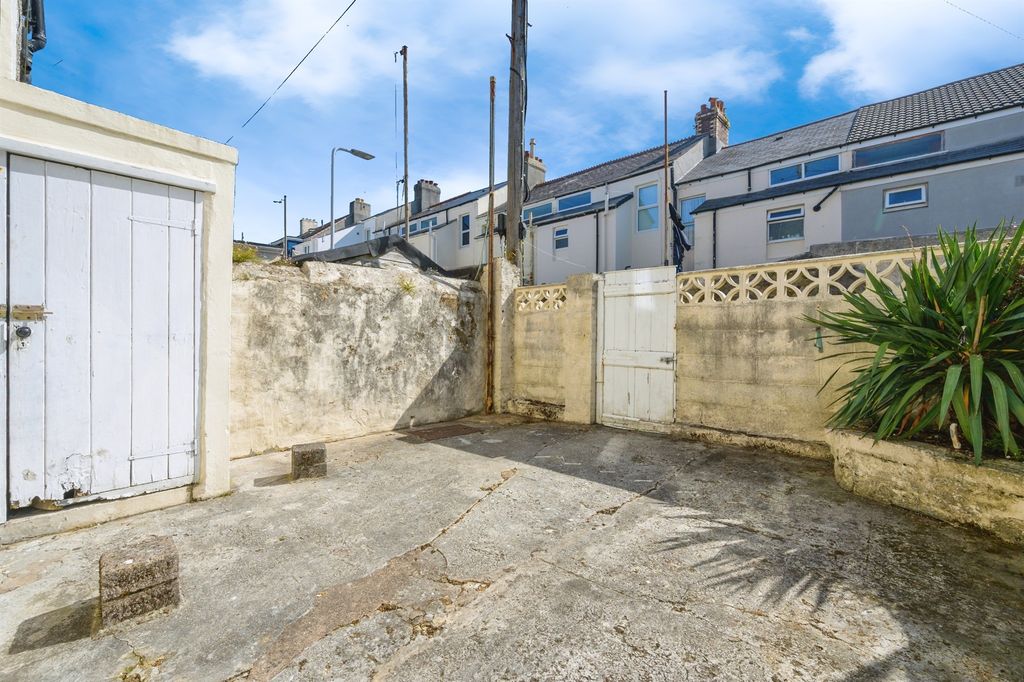 Property photo 3 of 16