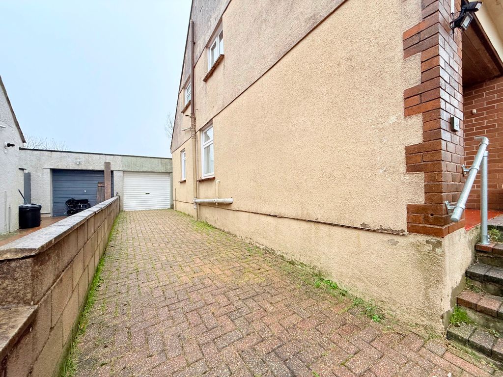 Property photo 2 of 26