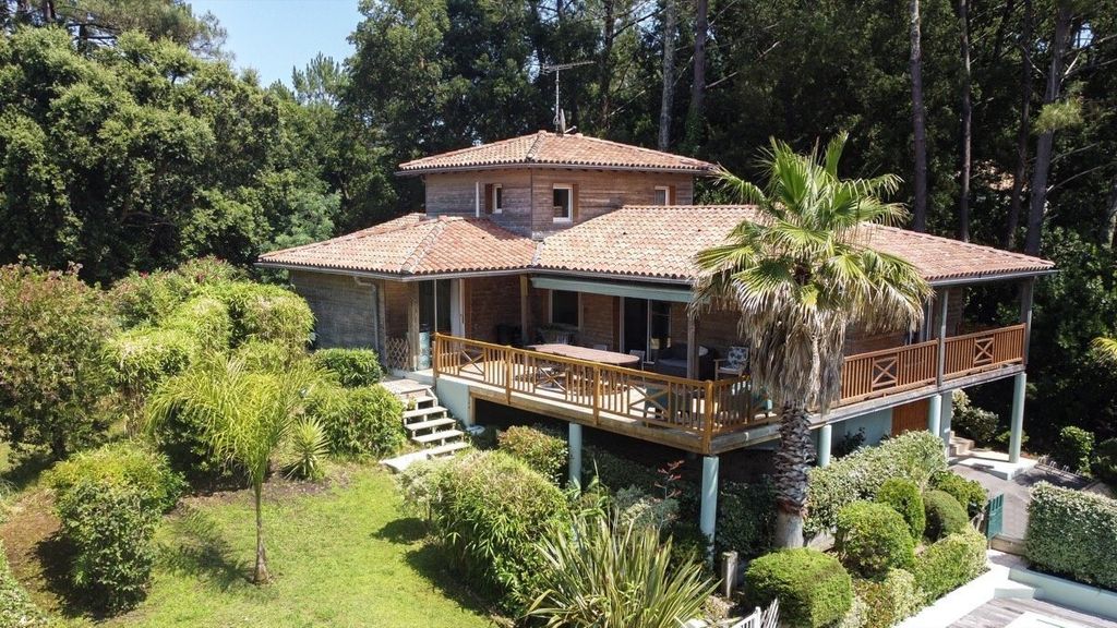 Property photo 1 of 10 Villa Cypress