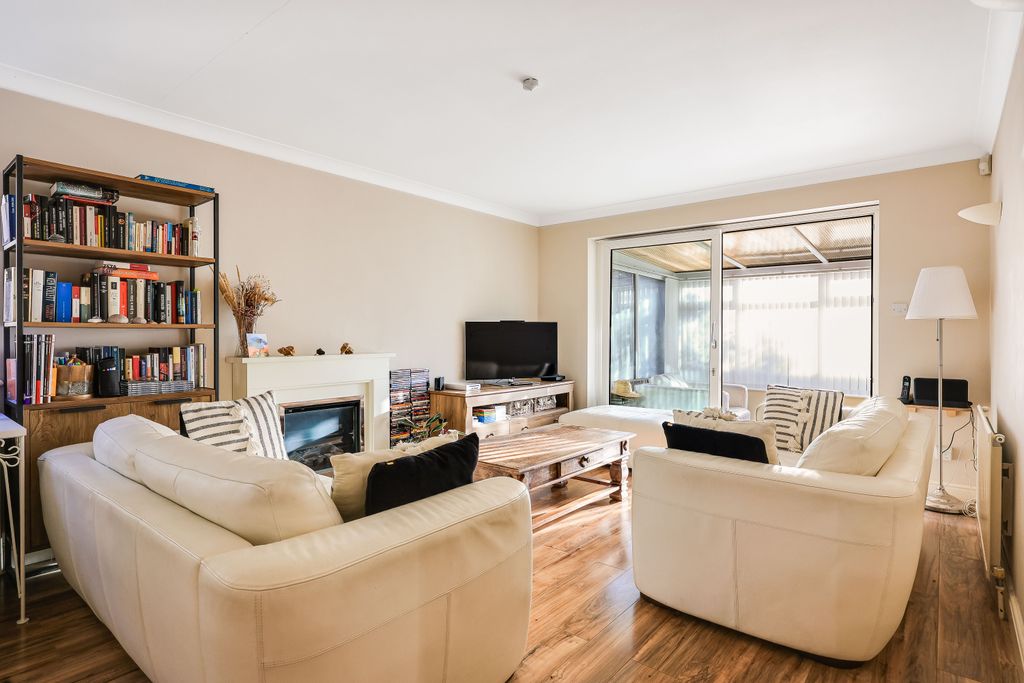 Property photo 2 of 21 Img9