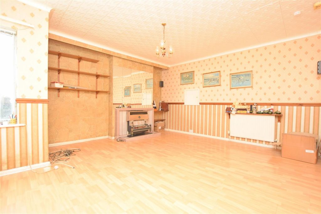 Property photo 2 of 26 Lounge.Jpg