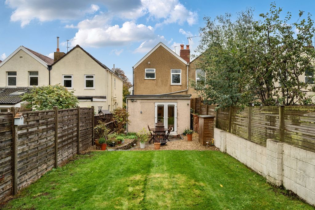 Property photo 2 of 21