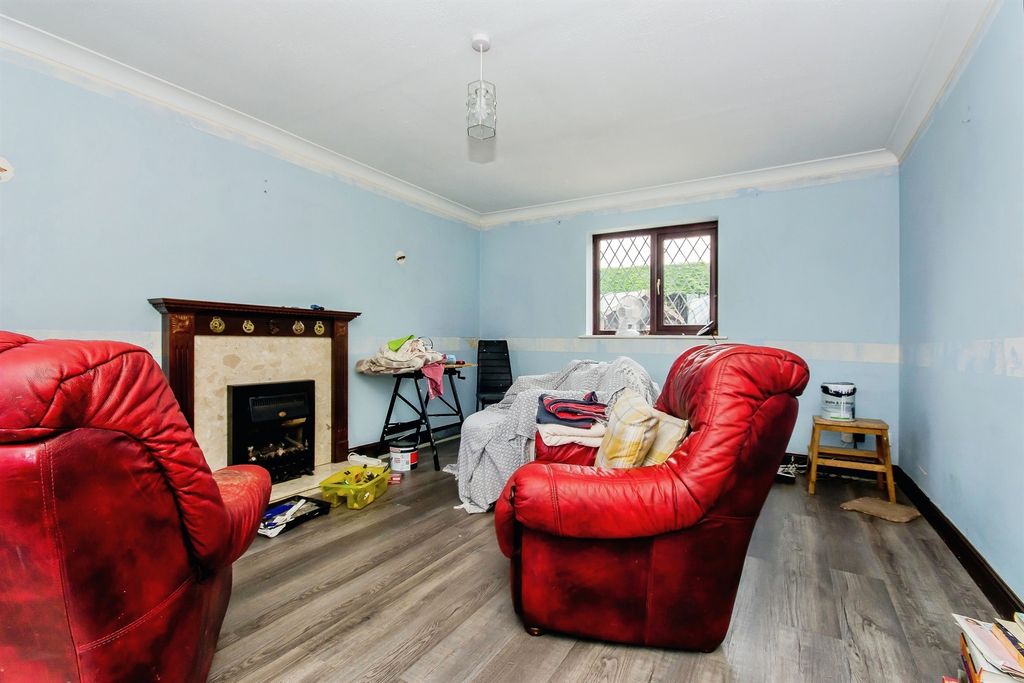 Property photo 3 of 16