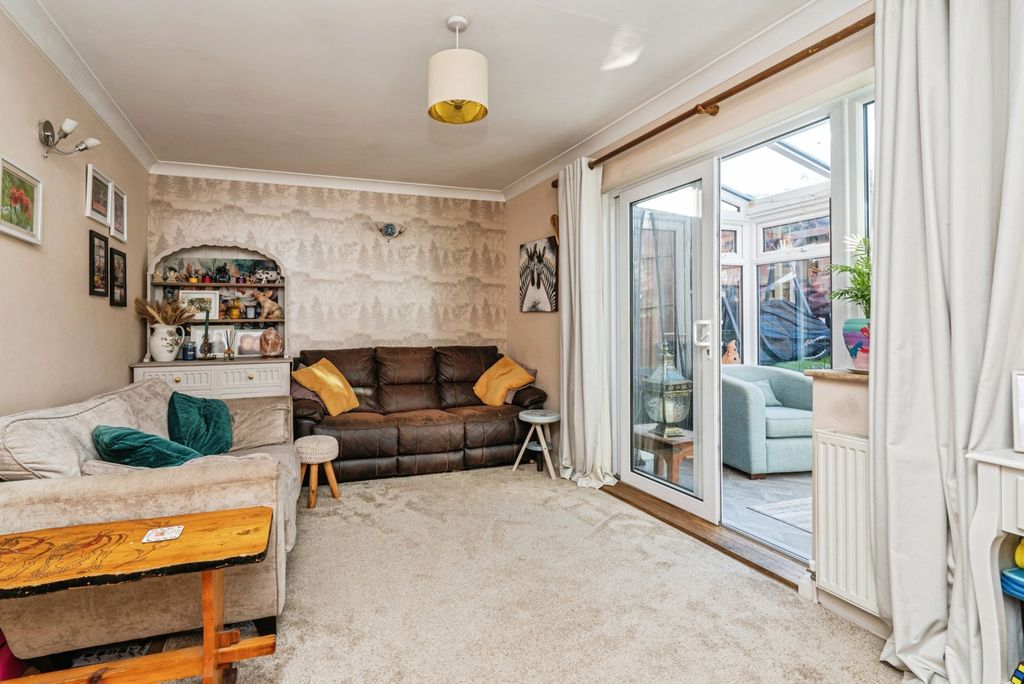 Property photo 3 of 12 Pbox-Img.Jpg