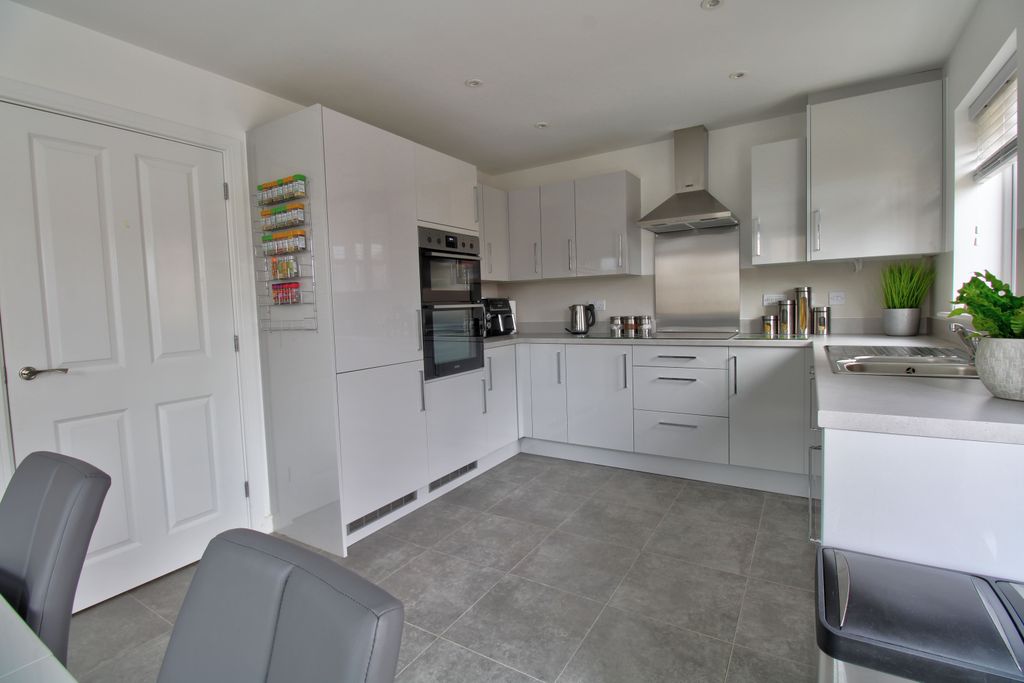 Property photo 2 of 22 B1