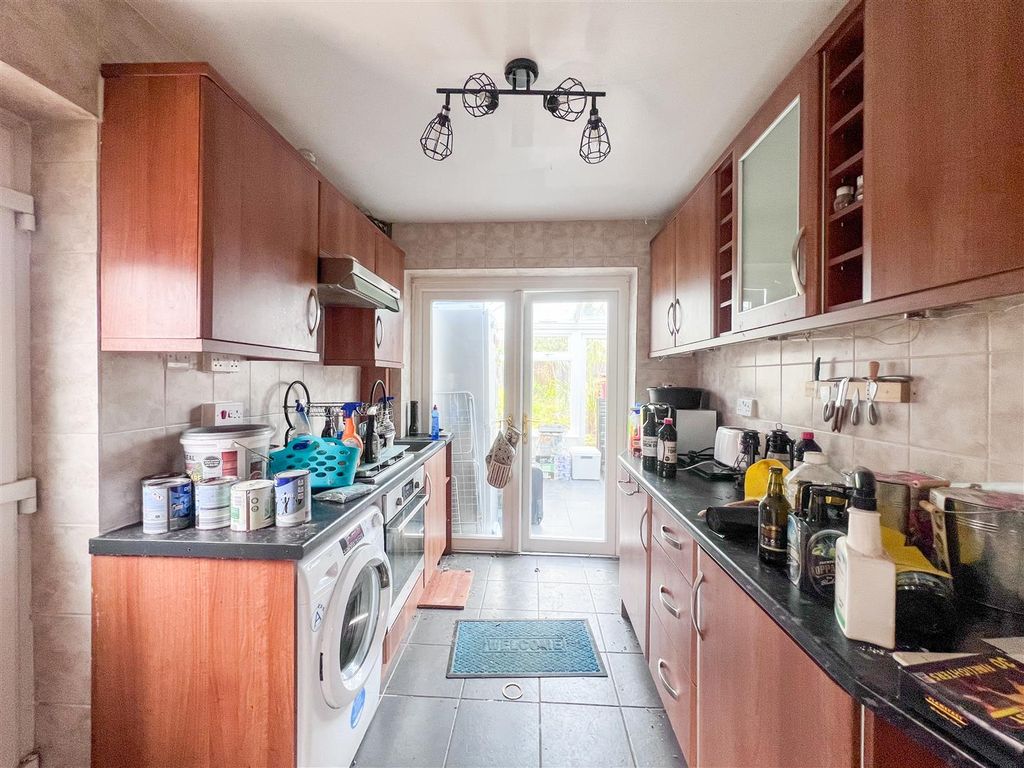 Property photo 3 of 16 Kitchen