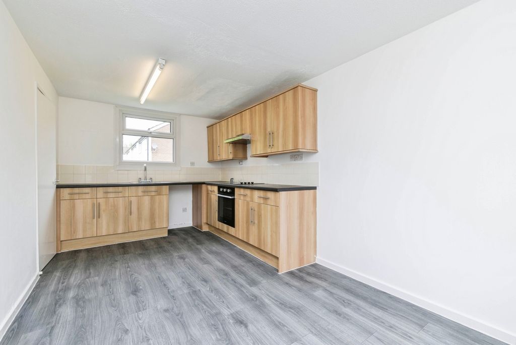 Property photo 3 of 20 Pbox-Img.Jpg