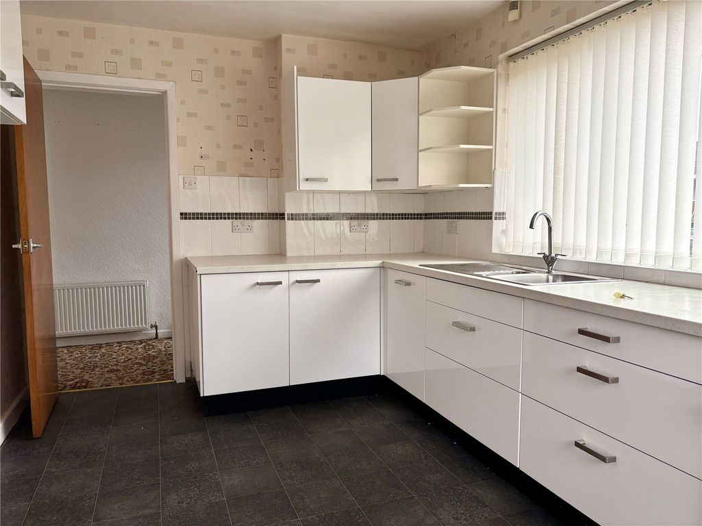 Property photo 3 of 14 Kitchen