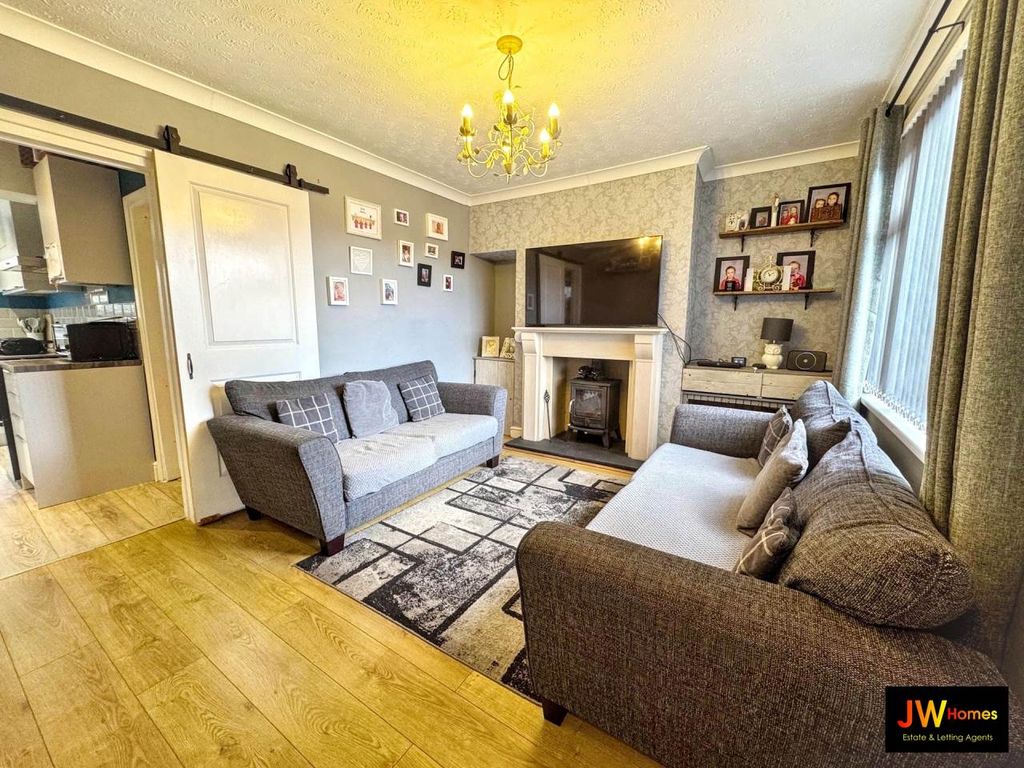 Property photo 2 of 15 Living Room (26)