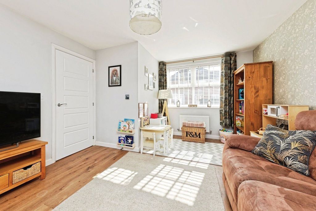 Property photo 2 of 21 Picture No. 02