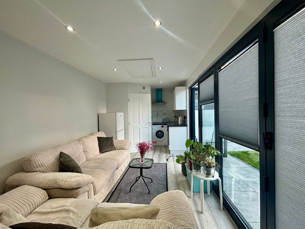 Property photo 3 of 6 Photograph