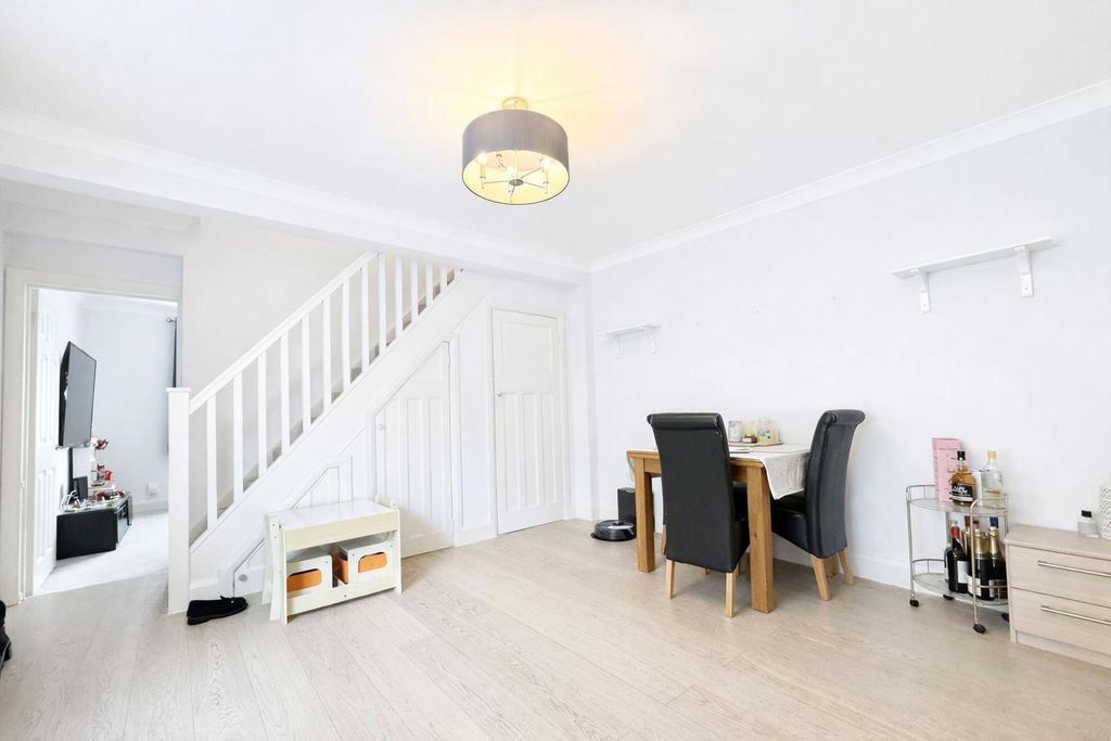 Property photo 3 of 16 Gallery