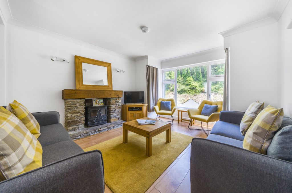 Property photo 2 of 14 992103 (1).Jpg